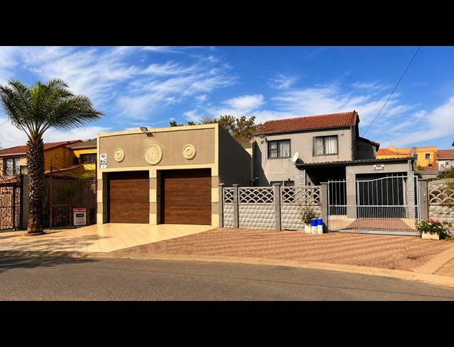 4 BEDROOM HOUSE FOR SALE IN LENASIA